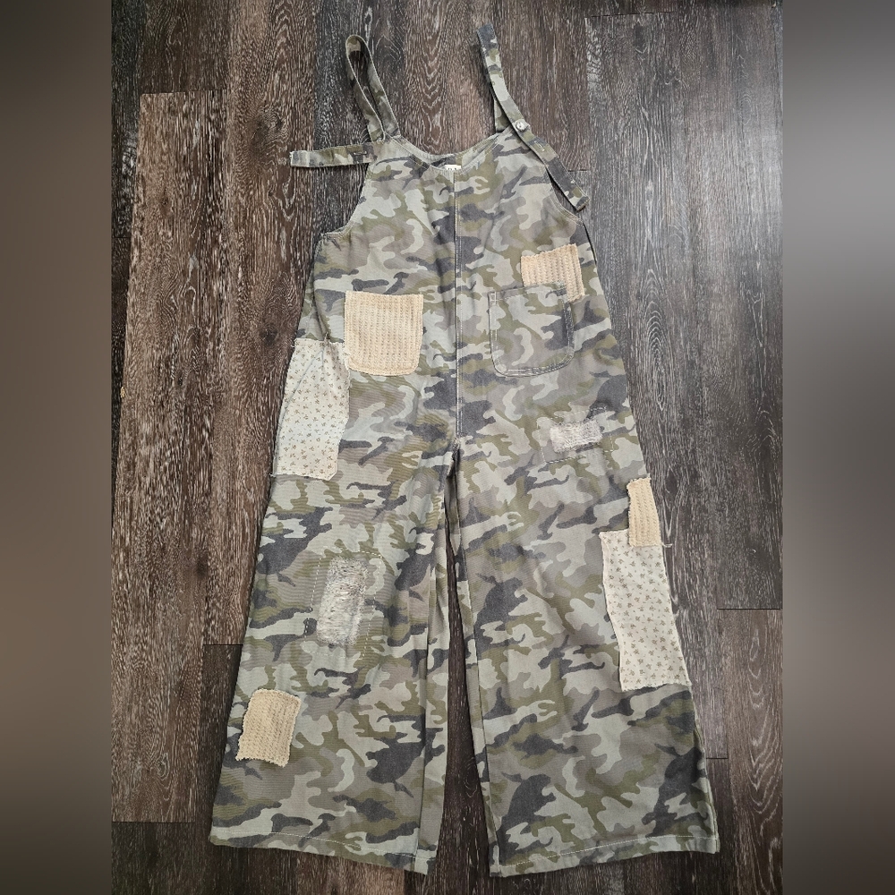 POL Camo Patchwork Overalls Womens Relaxed Fit Utility Jumpsuit, Size S Like New - Picture 2 of 11